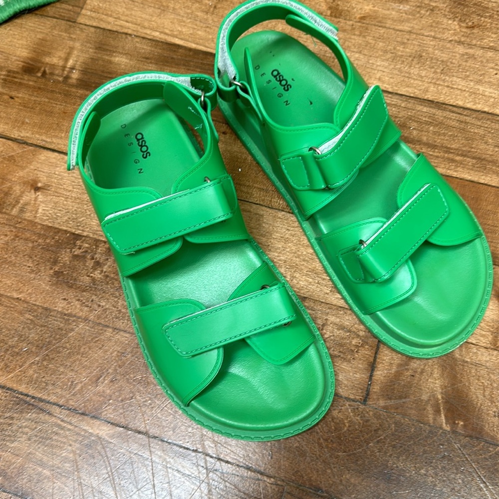 ASOS jelly flat sandals in green. Size women's 9
